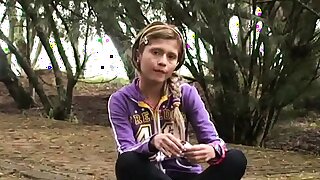 Ellie 18 Outdoor Pussy