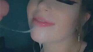 Swallowing a big cumshot after giving sloppy head