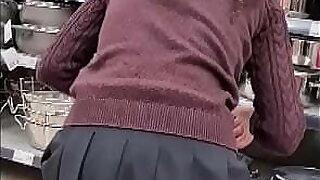 SPYING TEEN GIRL AT SUPERMARKET - SHORT SKIRT